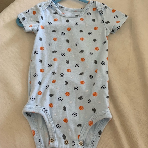 Carters onesies - Picture 4 of 5